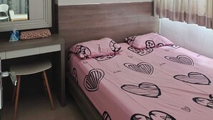 واي فاي مجانًا وملاءات أسرّة
