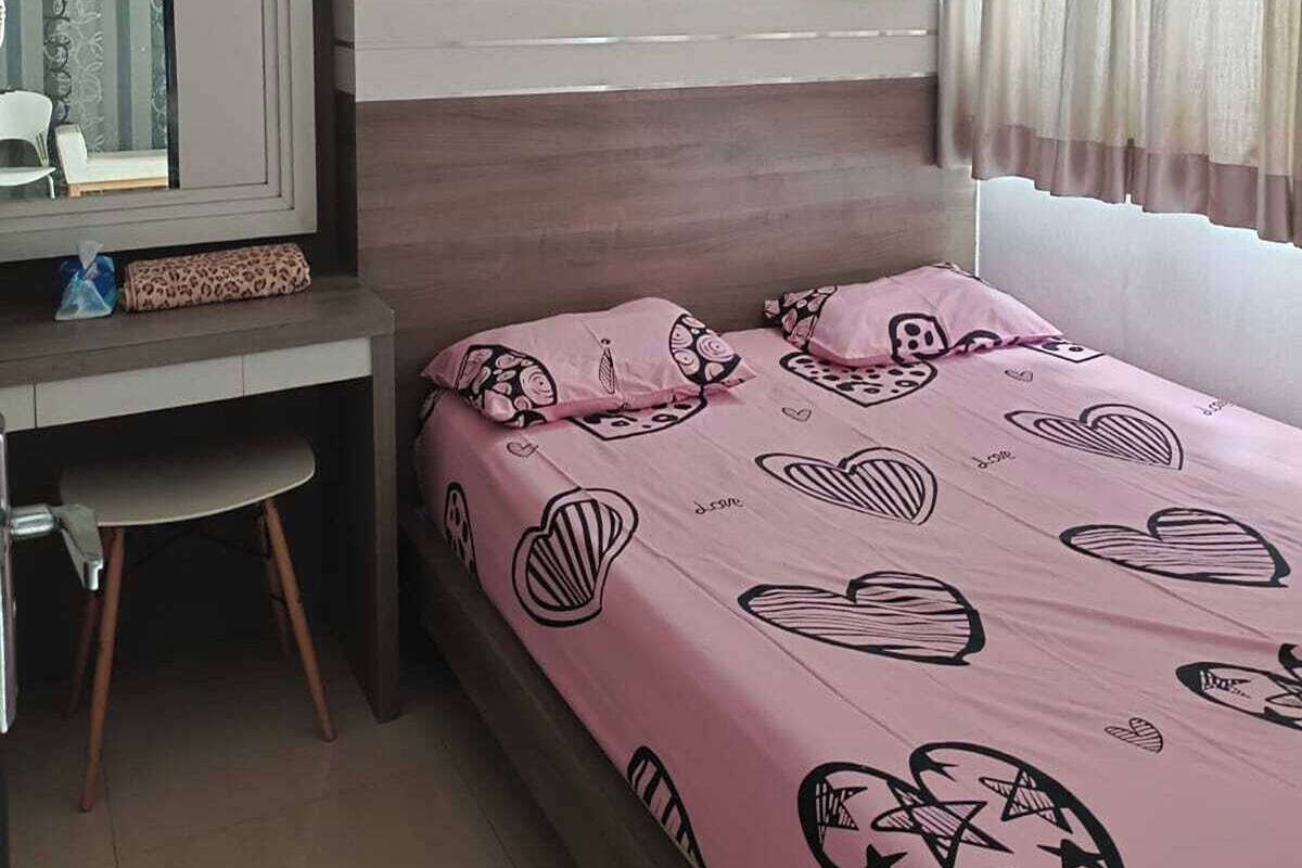 WiFi (free), bed sheets
