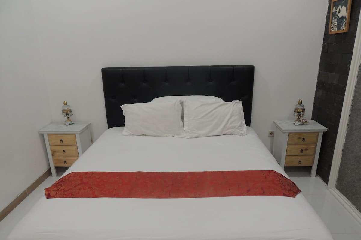 WiFi (free), bed sheets