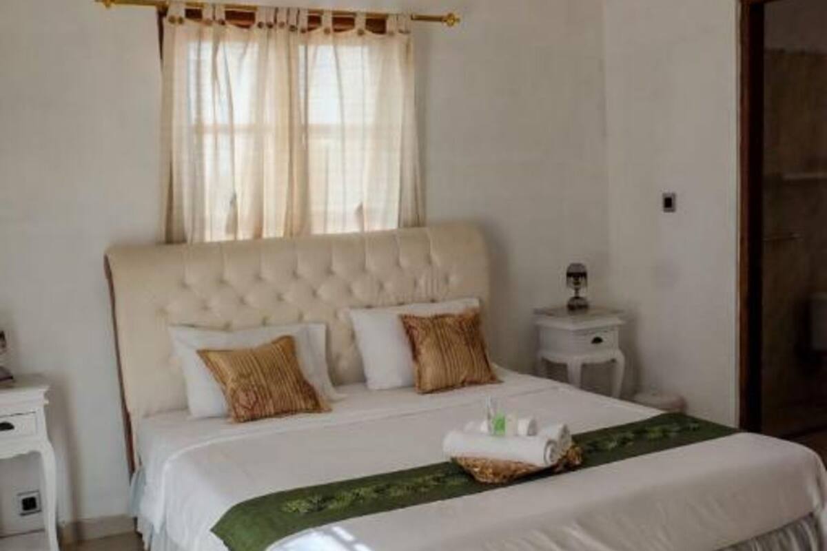 WiFi (free), bed sheets