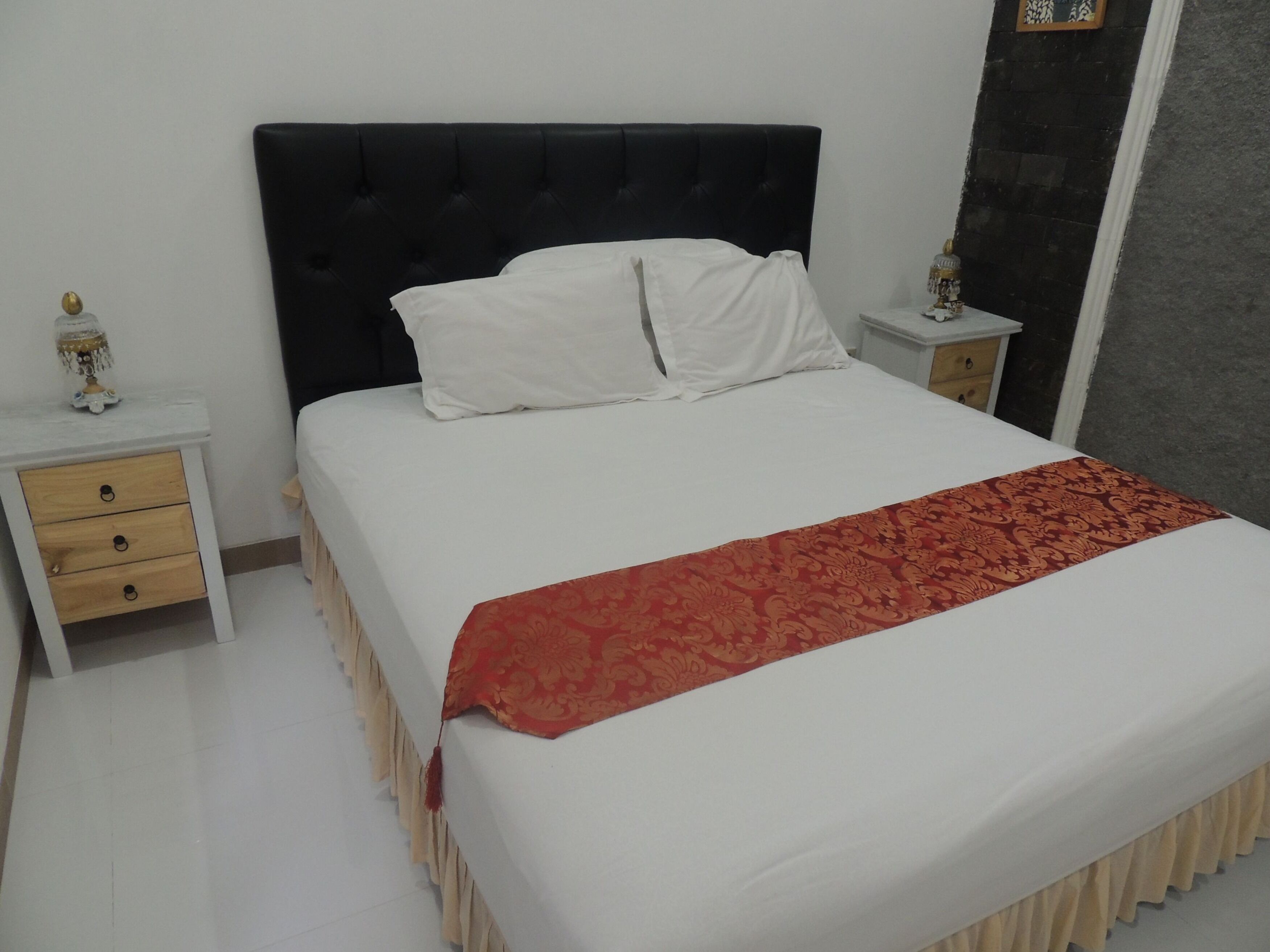 Free WiFi, bed sheets