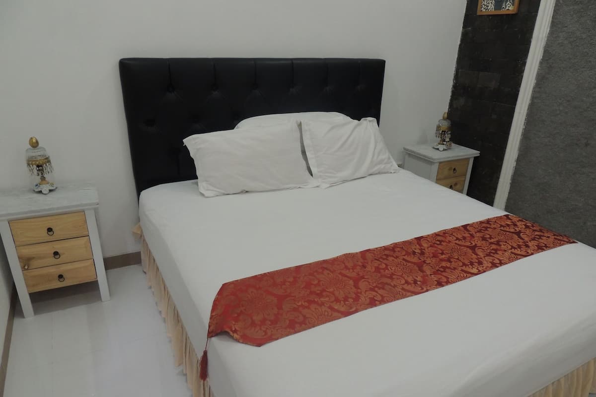 WiFi (free), bed sheets
