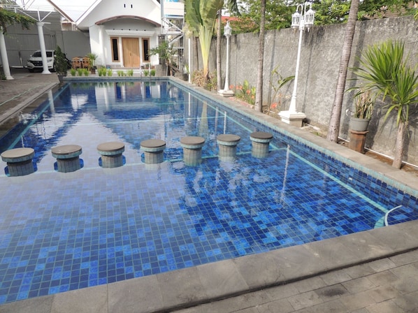 Kolam renang outdoor