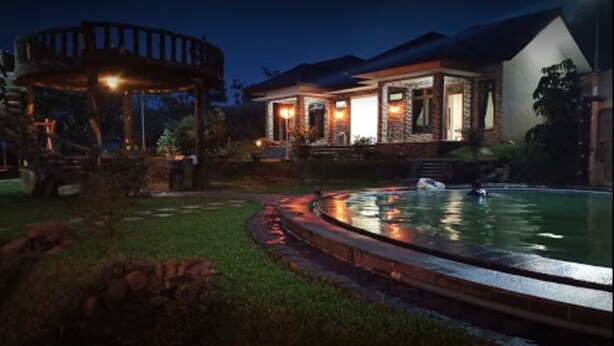 Outdoor pool - Glad Villa (Pamijahan)