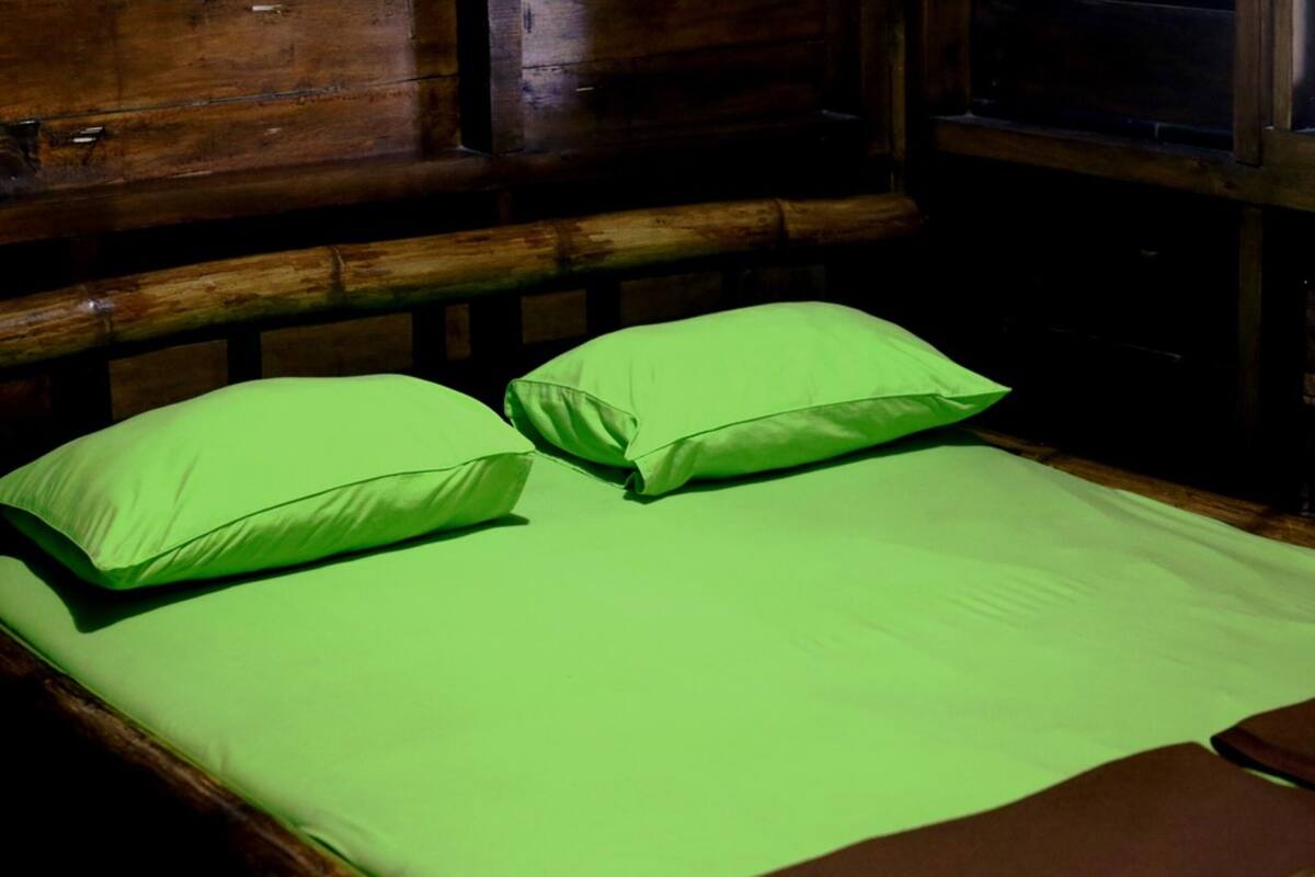Desk, bed sheets