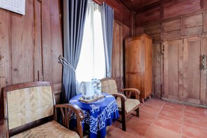 Habitació superior | Escriptori, wifi gratuïta i roba de llit 