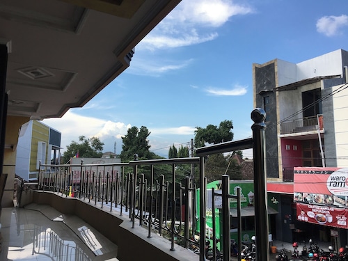 Hotel Alami near Alun-Alun Klaten