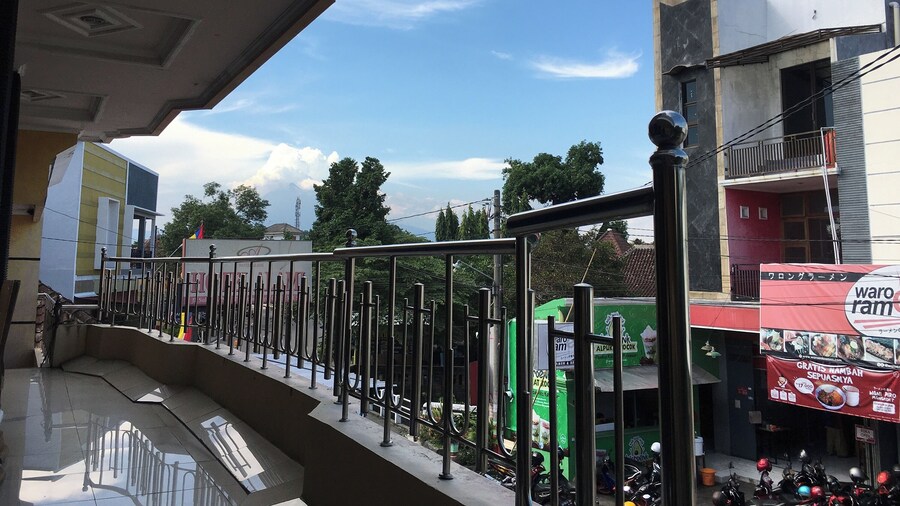 Hotel Alami near Alun-Alun Klaten