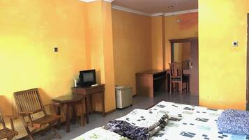 Habitación familiar | Escritorio, wifi gratis y ropa de cama