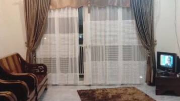 3 chambres, bureau, Wi-Fi gratuit, draps fournis
