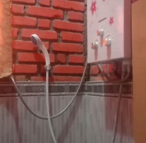 Chambre, 4 chambres (Raisa 2 - 4) | Salle de bain | Douche