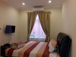 Villa, 2 habitaciones | Escritorio y ropa de cama