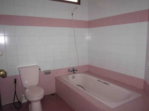 Villa, 2 habitaciones | Baño | Regadera y amenidades de baño gratuitas