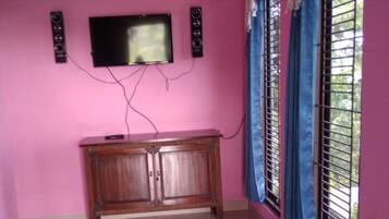 Villa, 3 Bedrooms | 3 bedrooms, desk