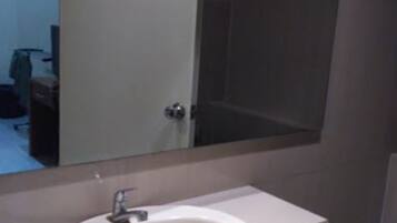 Standard Room | Bathroom | Shower, free toiletries