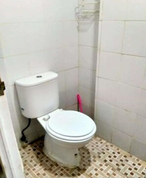 Bathroom - The Suites Metro Apartment by Andes (Bandung)