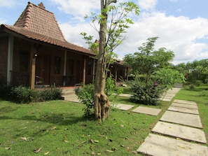 ด้านหน้าที่พัก