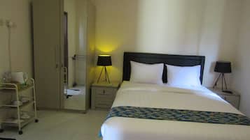 Family Villa | Desk, free WiFi, bed sheets