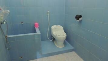 Superior Room | Bathroom | Shower, free toiletries