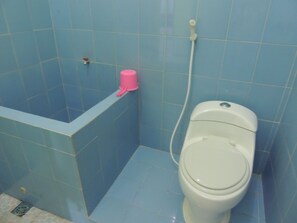 Chambre Supérieure | Salle de bain | Douche, articles de toilette gratuits