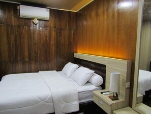 Desk, free WiFi, bed sheets - d'Omah Afi (Kasihan)