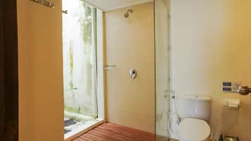 Villa 2-Double Bedrooms with Jacuzzi | Bathroom