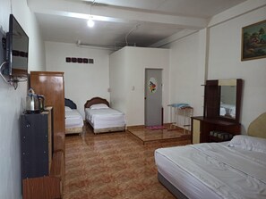 Deluxe kamer | Een bureau, gratis wifi, beddengoed