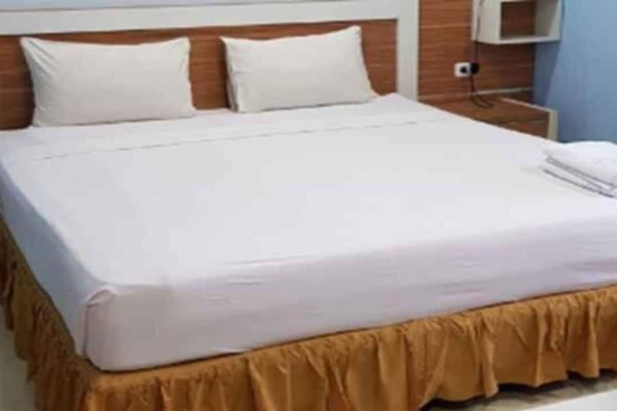 Deluxe Room | Desk, free WiFi