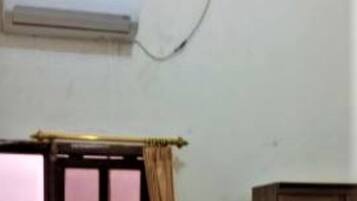 Standard Room AC | Desk, free WiFi