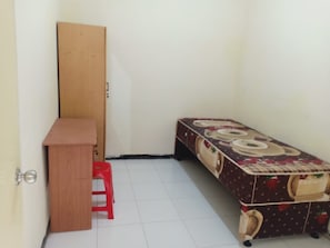 Desk, free WiFi - Homestay Excellent Doho Women Only (Surabaya)
