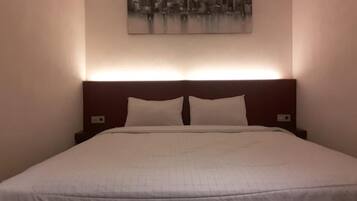 Deluxe Room | Desk, free WiFi