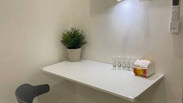 Standaard eenpersoonskamer | Een bureau, gratis wifi