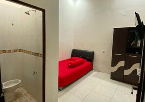 Standard Room | Desk, free WiFi, bed sheets