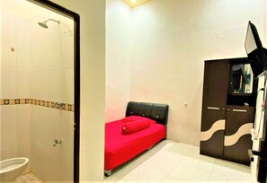 Standard Room | Desk, free WiFi, bed sheets