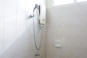 Deluxe Double Room | Bathroom | Shower, bidet, towels