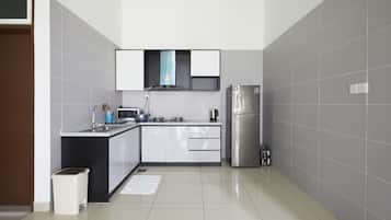 Villa, 4 Bedrooms | Private kitchen | Fridge, dining tables