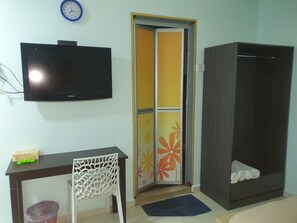 四人房 | 書桌、隔音、免費 Wi-Fi、床單