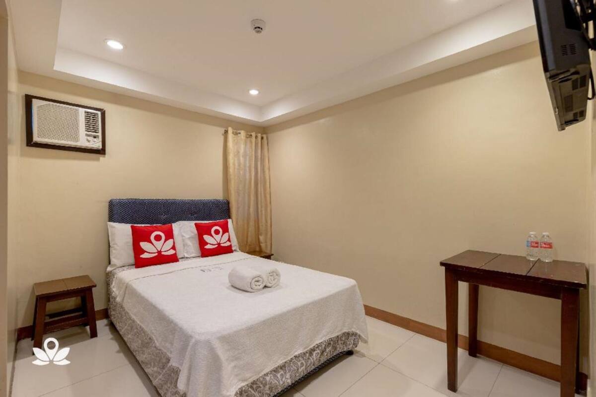 Standard Double Room | Desk, WiFi (free), bed sheets