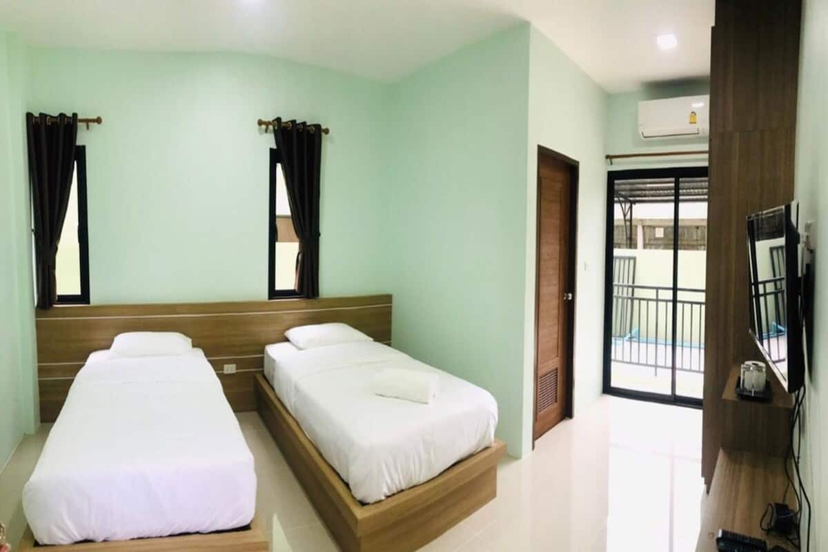 Standard Twin Room | Desk, free WiFi