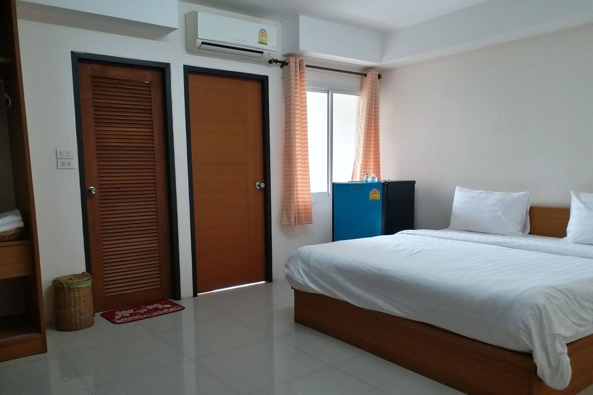 Standard Double Room | Free WiFi, bed sheets