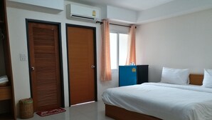Standard Double Room | WiFi (free), bed sheets - JJ Place Korat (Nakhon Ratchasima)