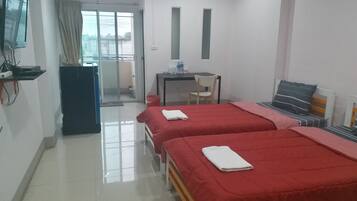 Standard Twin Room | Desk, free WiFi, bed sheets