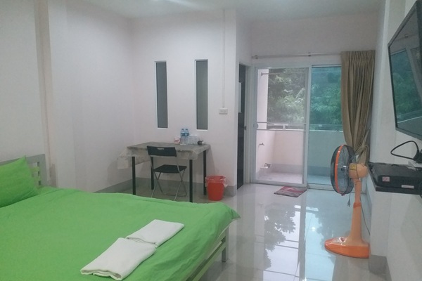 Desk, WiFi (free), bed sheets