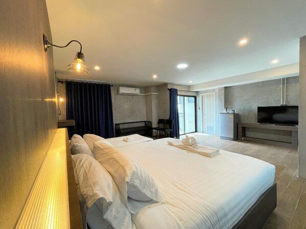 Desk, free WiFi, bed sheets - Rabbit Hotel Phimai (Phimai)