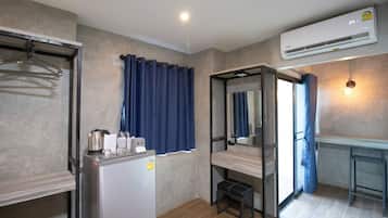 Bureau, Wi-Fi gratuit, draps fournis