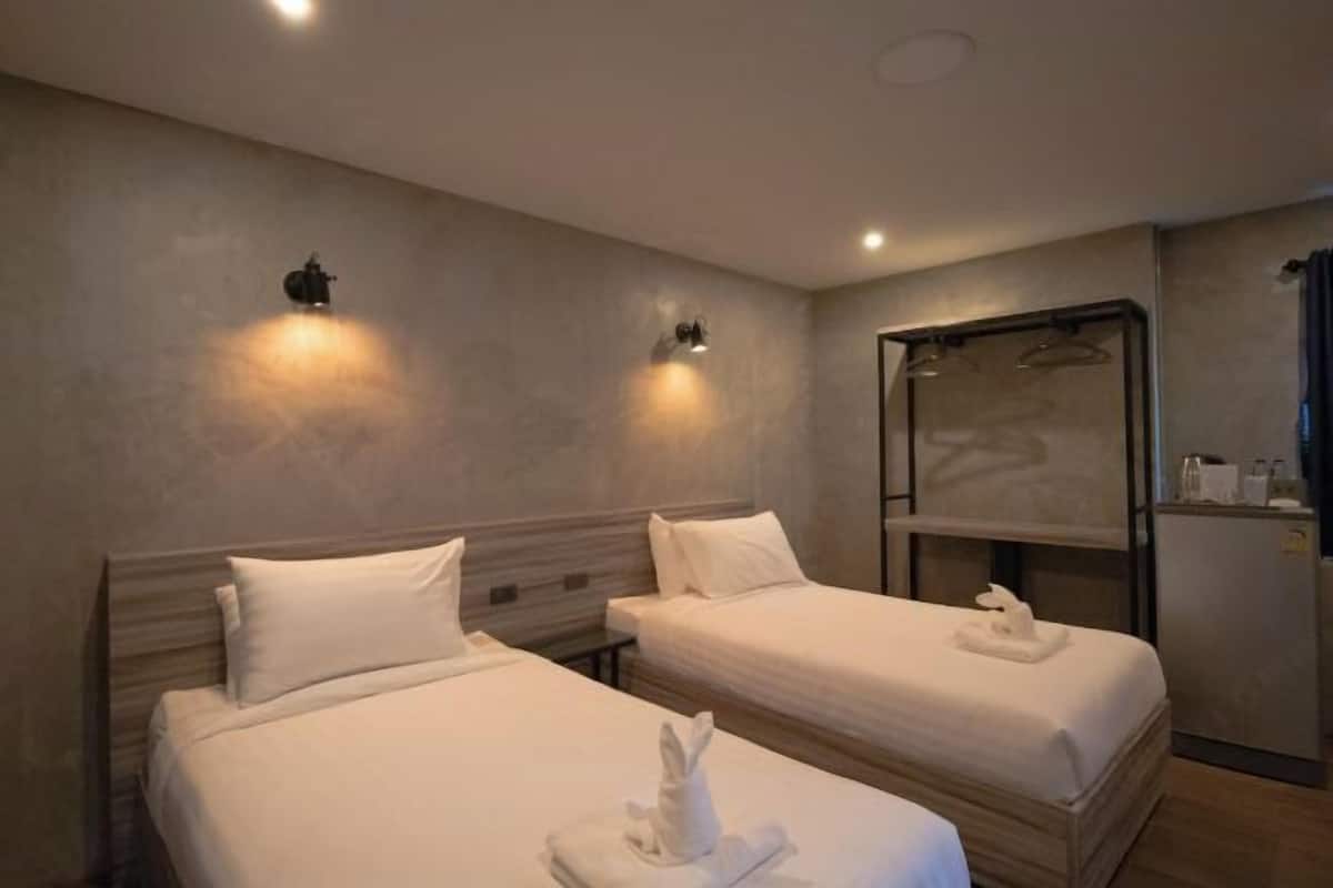 1 bedroom, desk, free WiFi, bed sheets