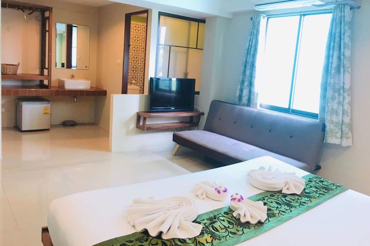 Deluxe Double Room | Free WiFi, bed sheets