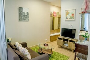 Departamento | Sala de estar | Televisión de 21 pulgadas con canales por cable 