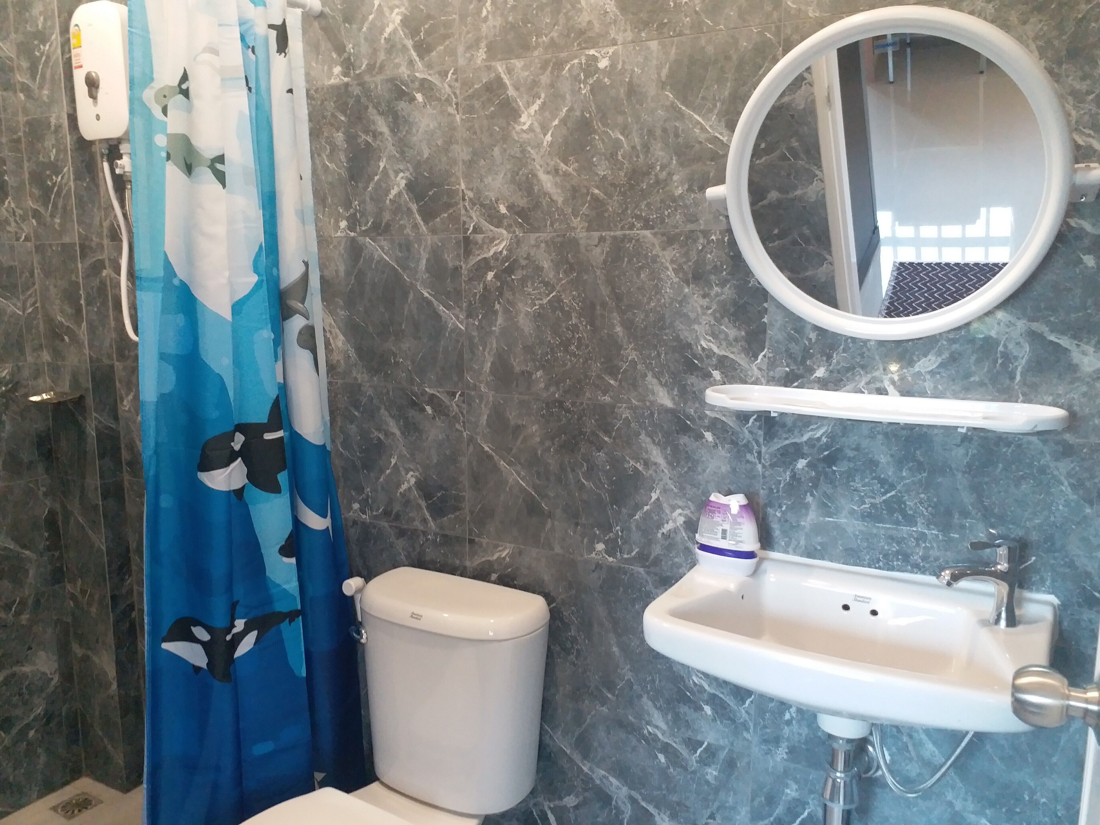 Shower, free toiletries, hair dryer