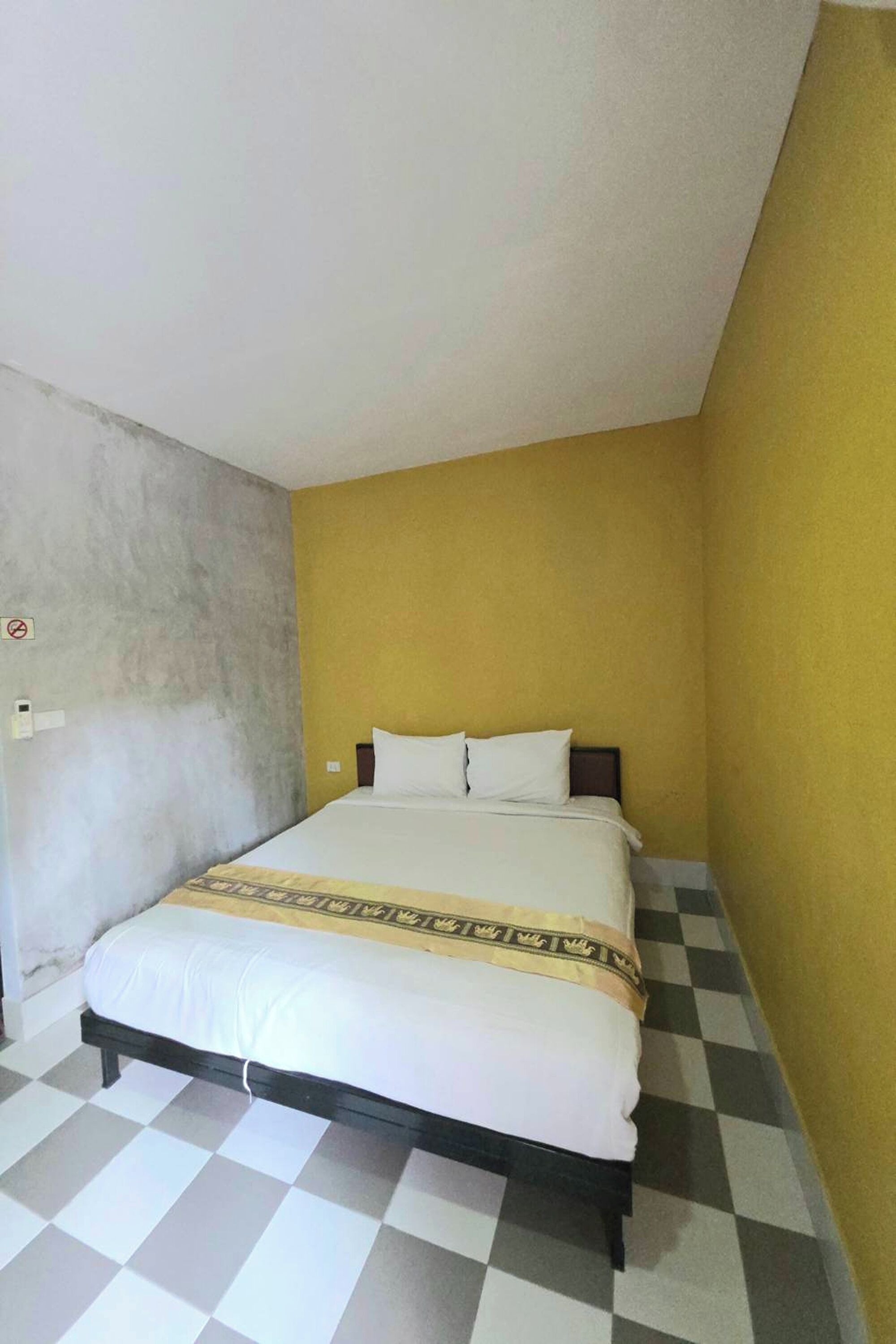 Standard Double Room | Desk, free WiFi, bed sheets